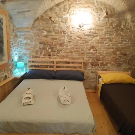 B&B La Finestra Sul Cortile 2*