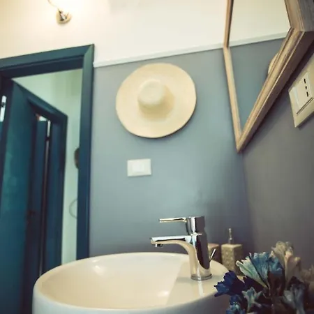 Bed & Breakfast La Finestra Sul Cortile 3*