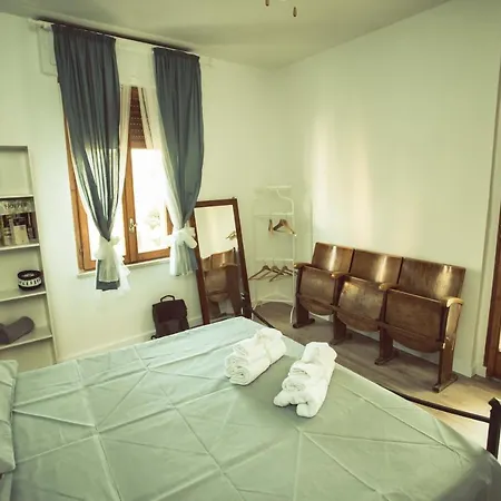 Bed & Breakfast La Finestra Sul Cortile 3*