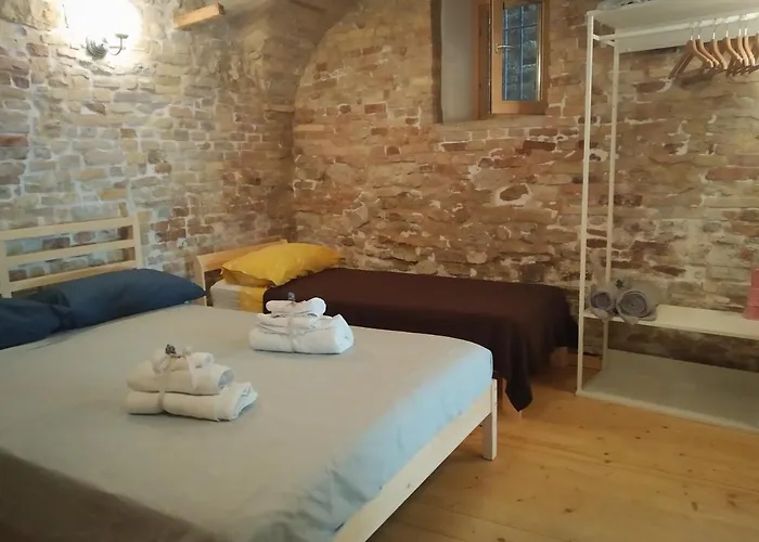 Bed & Breakfast La Finestra Sul Cortile 3*