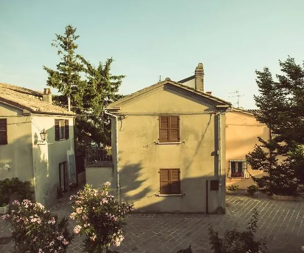 La Finestra Sul Cortile Bed & Breakfast 3*